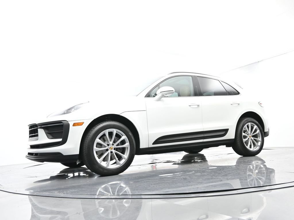Certified 2022 Porsche Macan AWD/4WD image 46