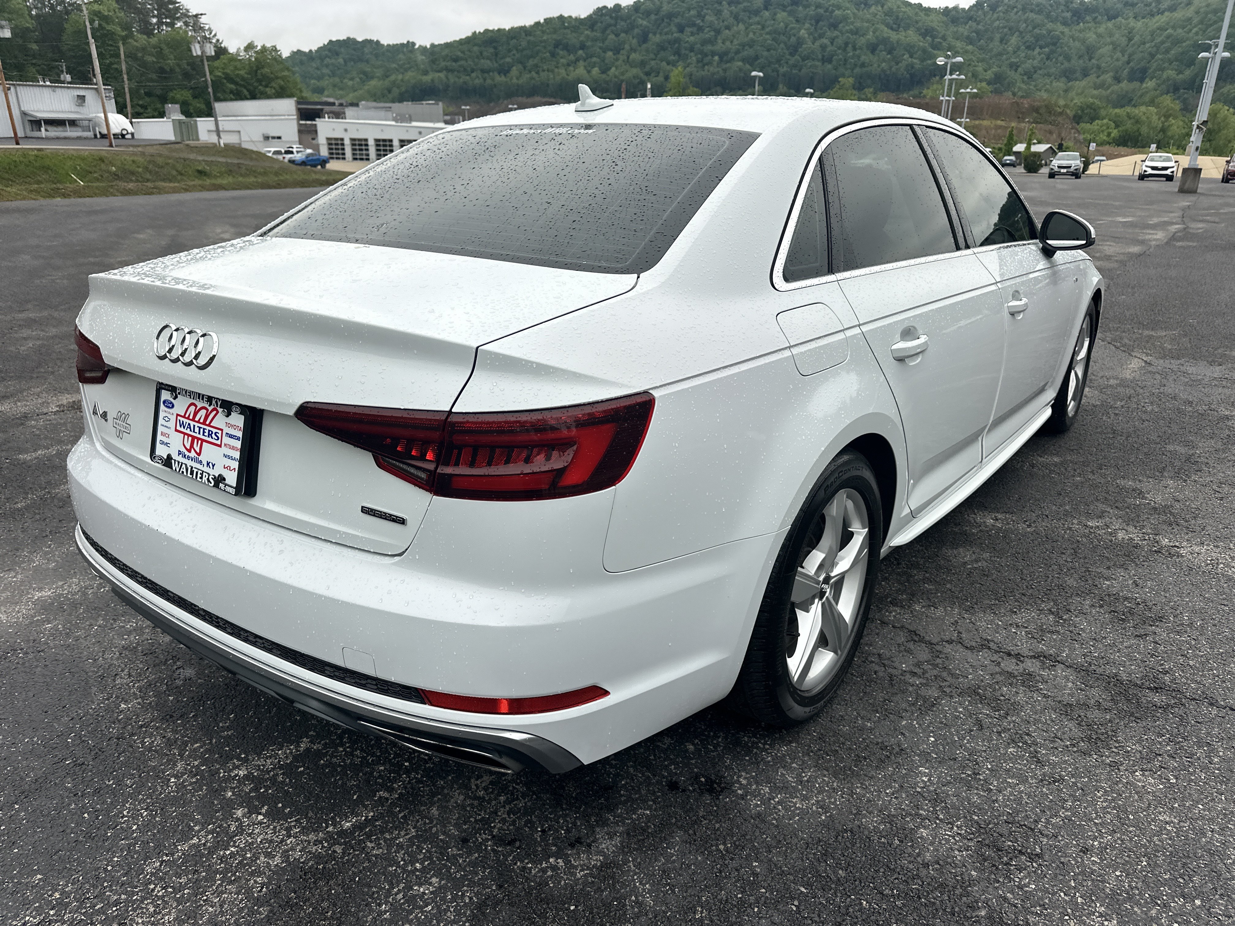 Used 2019 Audi A4 2.0T Premium w/ Convenience Package AWD/4WD image 2