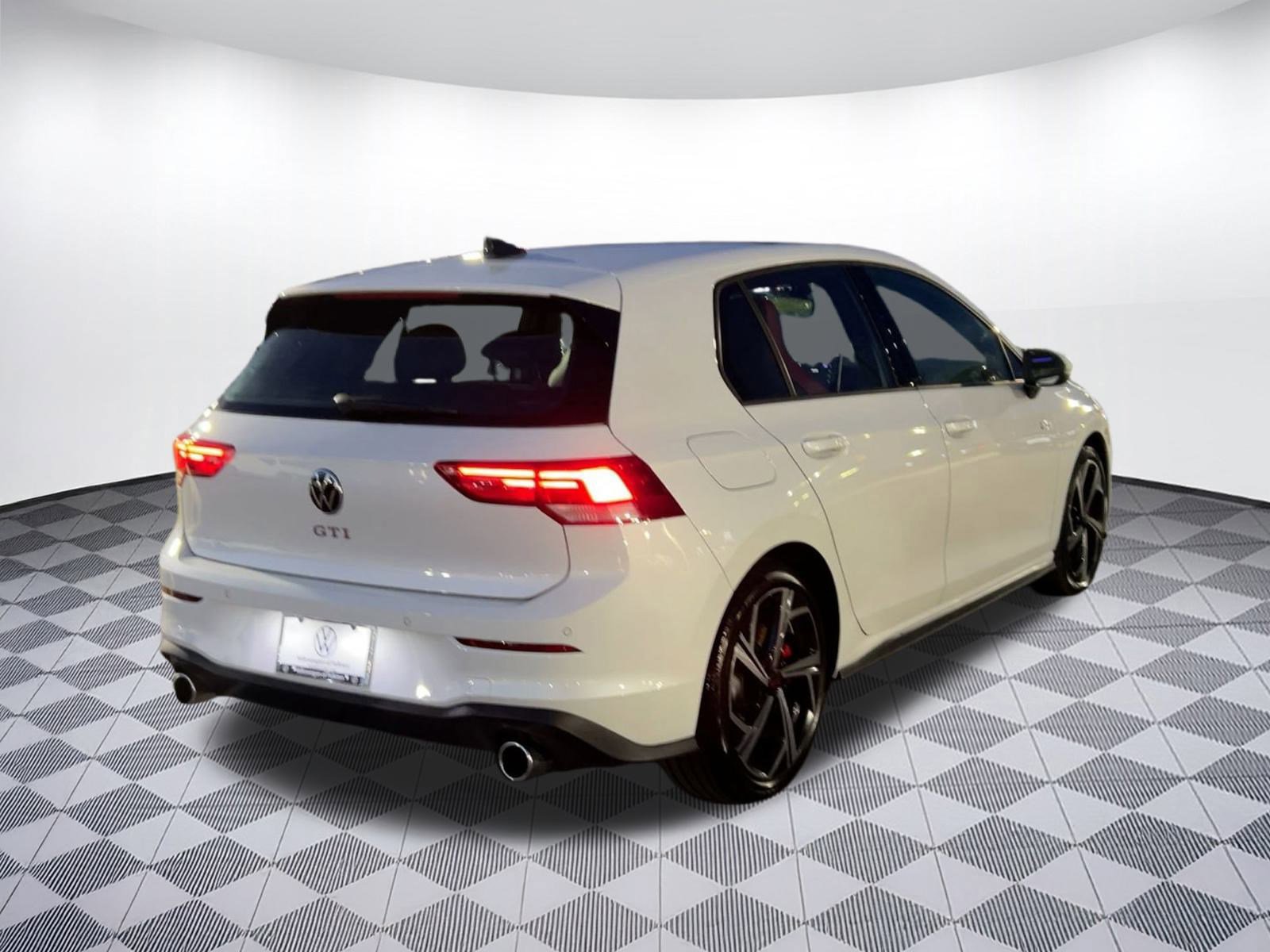 New 2025 Volkswagen Golf SE image 9