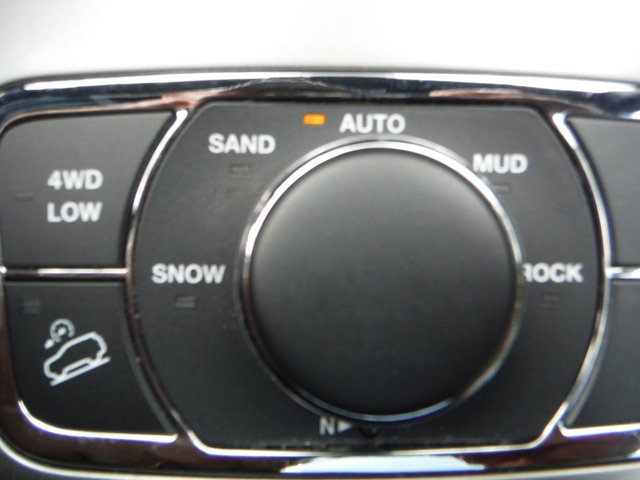 Used 2020 Jeep Grand Cherokee Limited w/ Premium Lighting Group AWD/4WD image 18