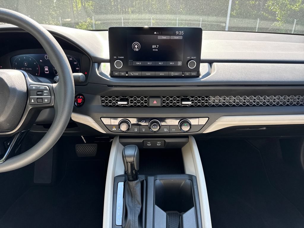 Certified 2025 Honda Accord SE image 19