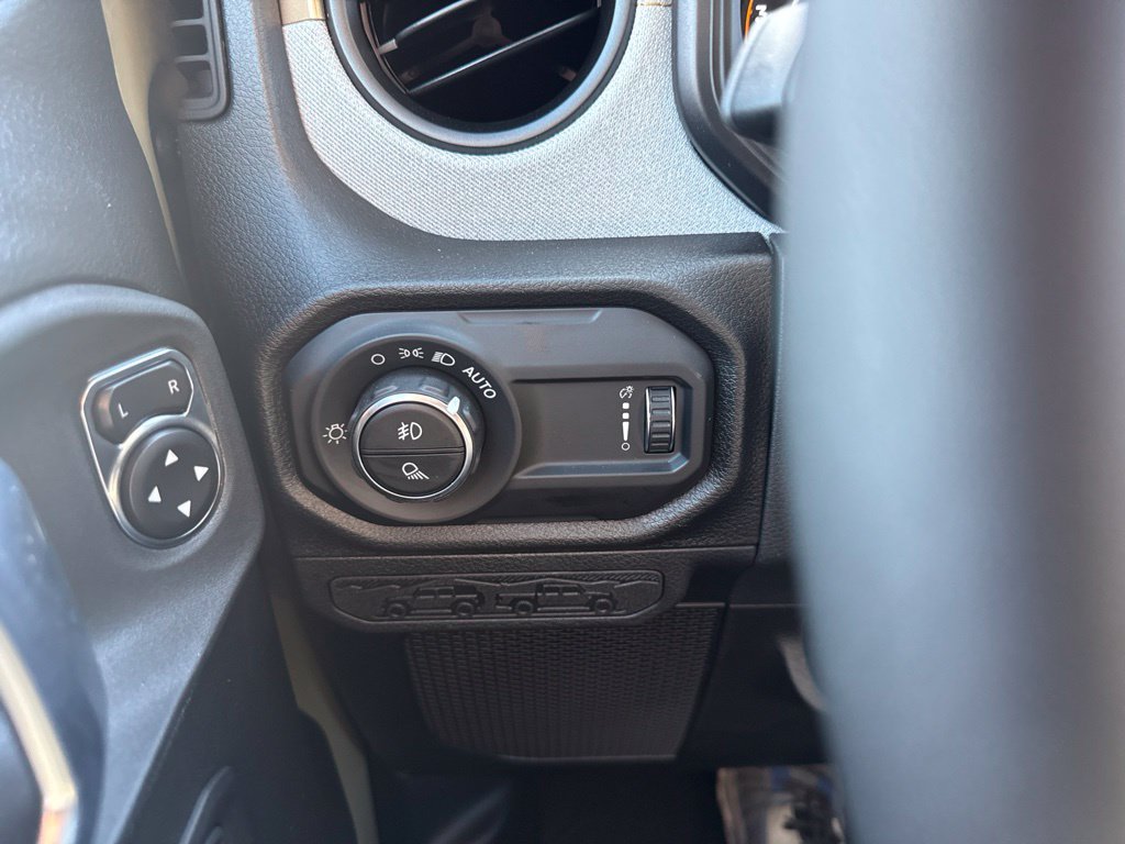 New 2026 Jeep Gladiator Sport w/ Dual Top Group AWD/4WD image 29