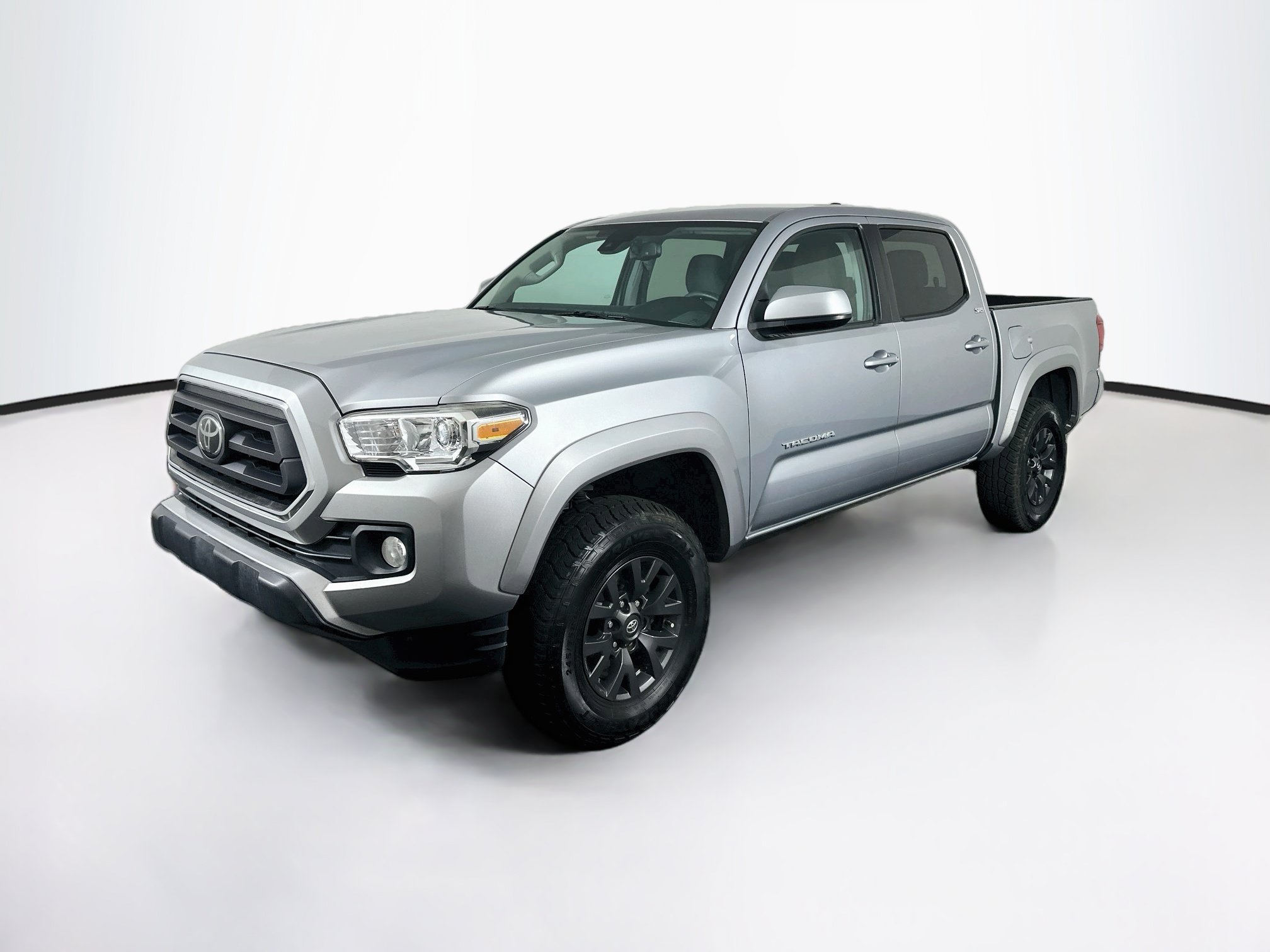Used 2020 Toyota Tacoma SR5 AWD/4WD image 3