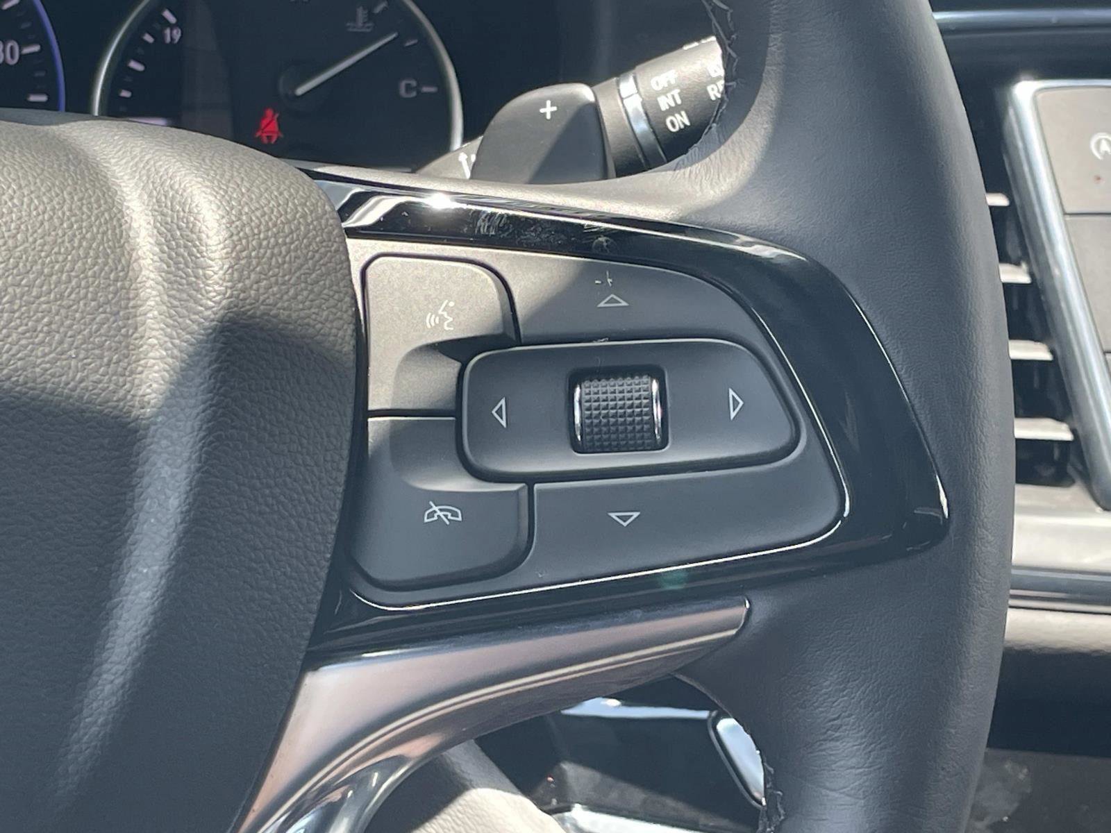 Used 2022 Buick Enclave Avenir w/ Avenir Technology Package AWD/4WD image 28