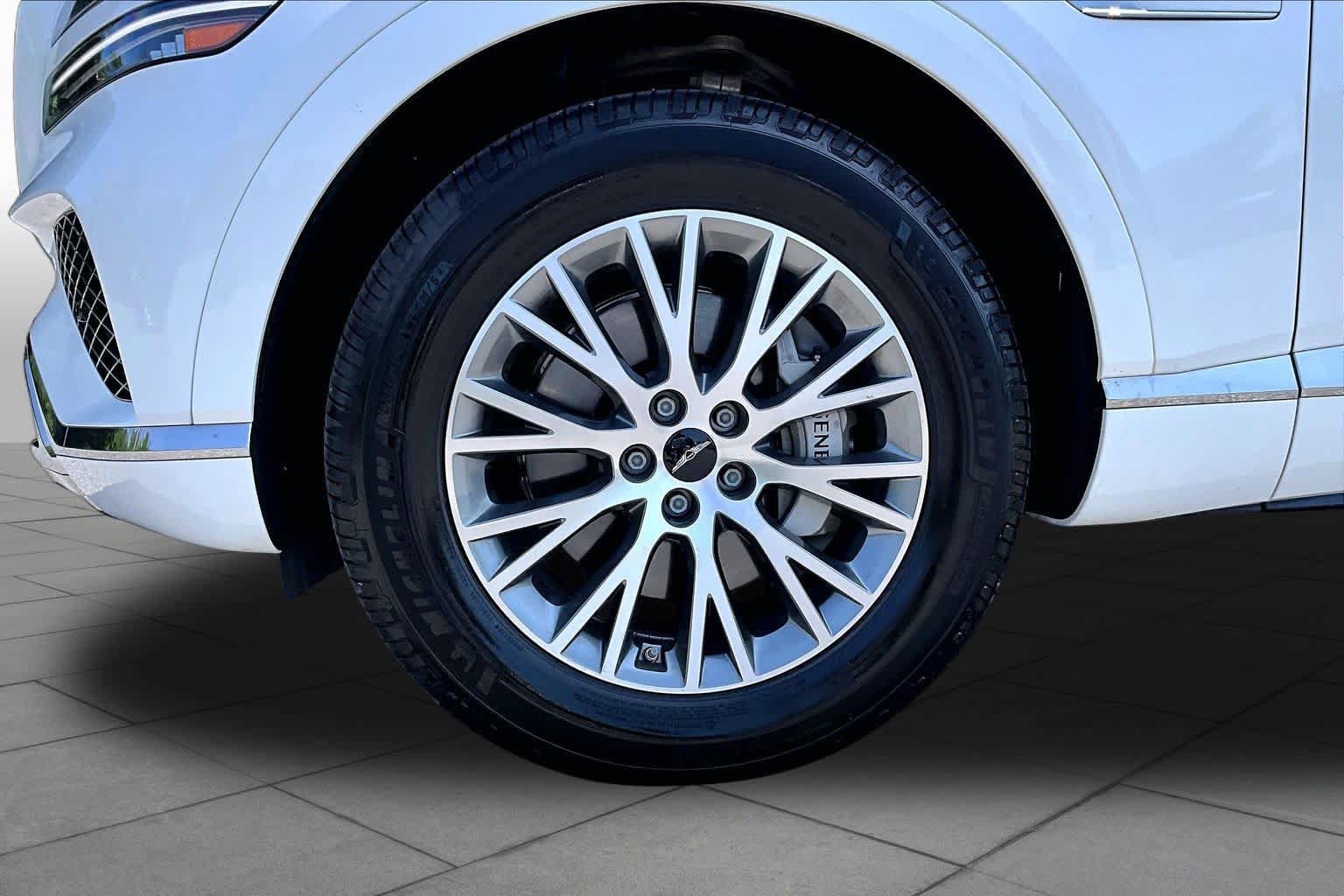 Used 2025 Genesis GV80 2.5T Standard AWD/4WD image 11
