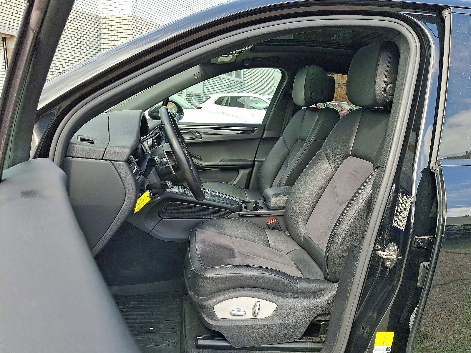 Used 2020 Porsche Macan image 14