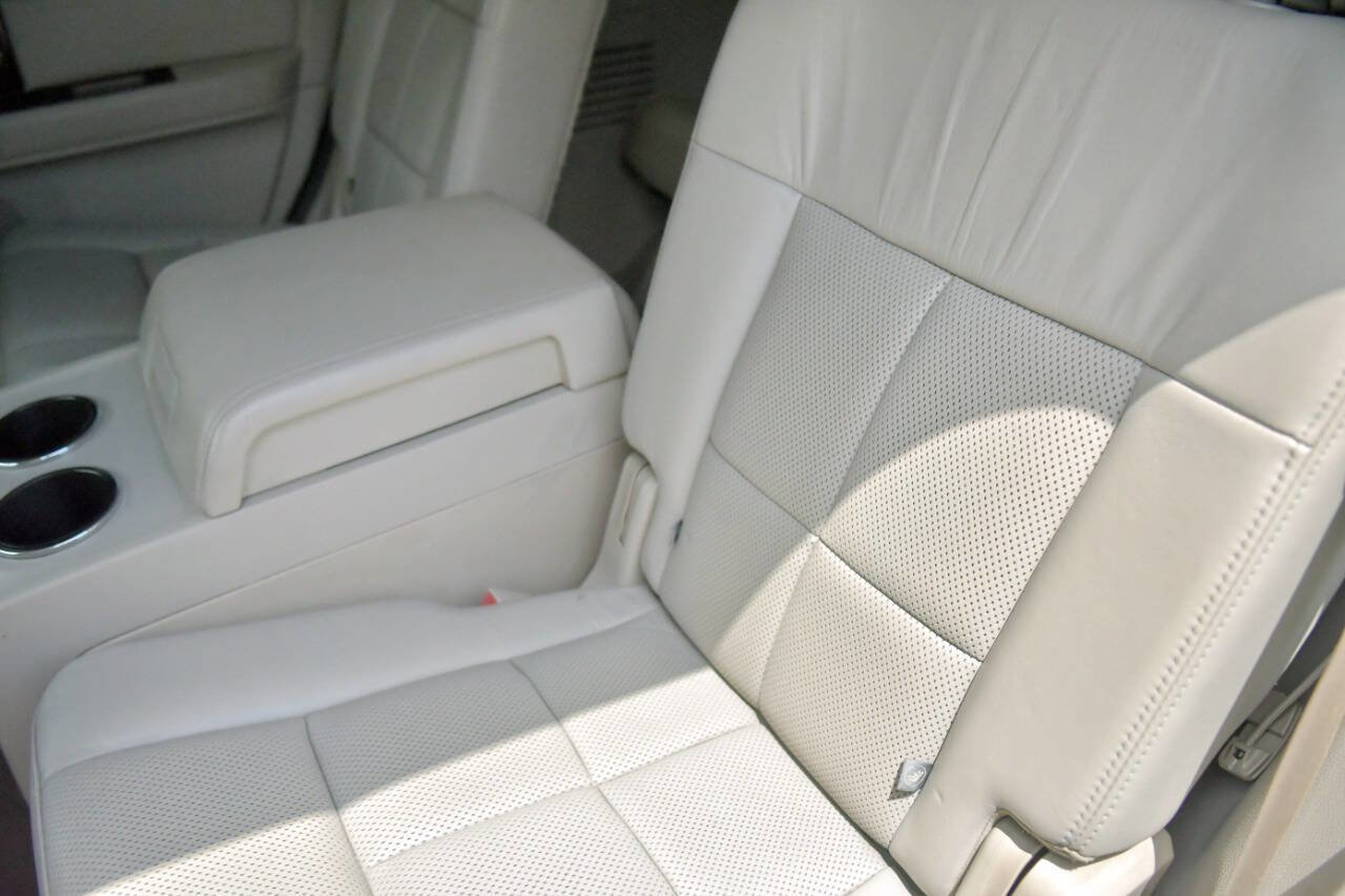 Used 2014 Lincoln Navigator Base 4x2 4dr SUV image 16