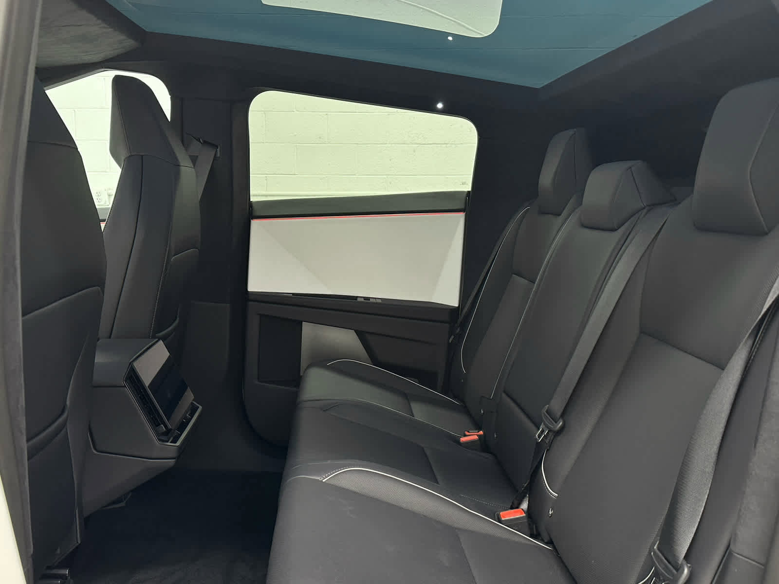 Used 2024 Tesla Cybertruck AWD Crew Cab image 15