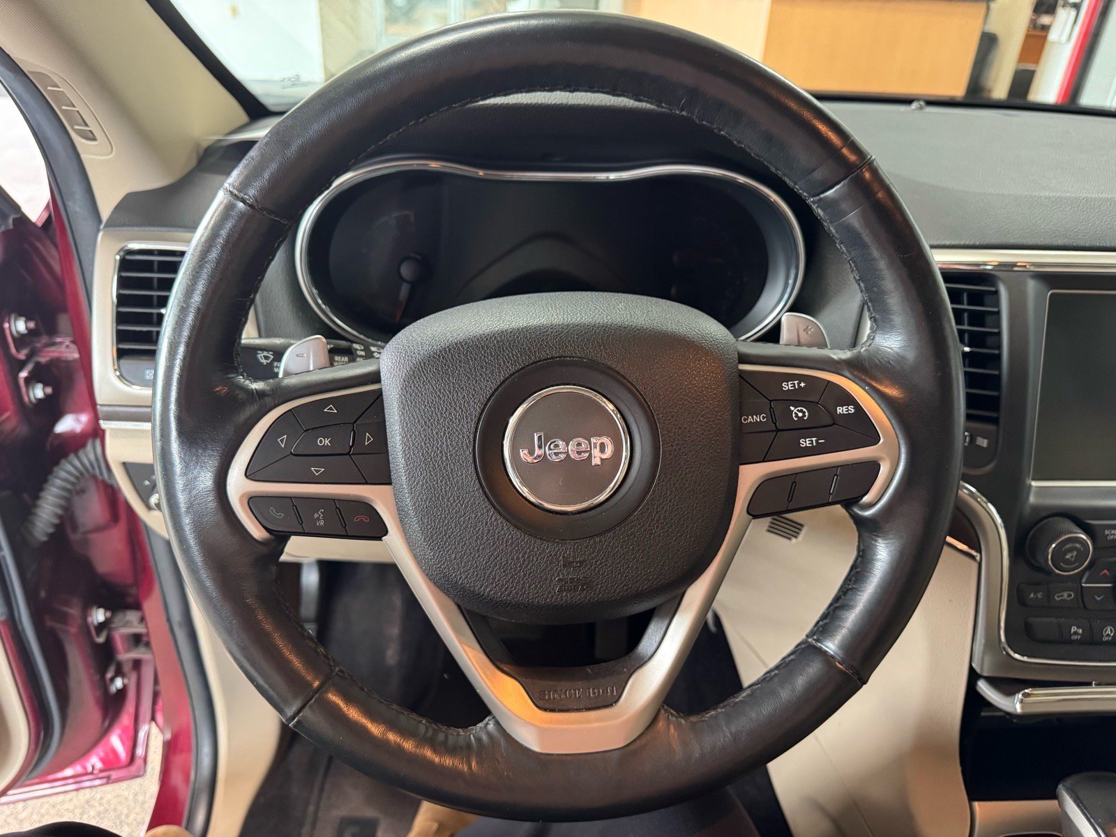 Used 2016 Jeep Grand Cherokee Limited AWD/4WD image 24