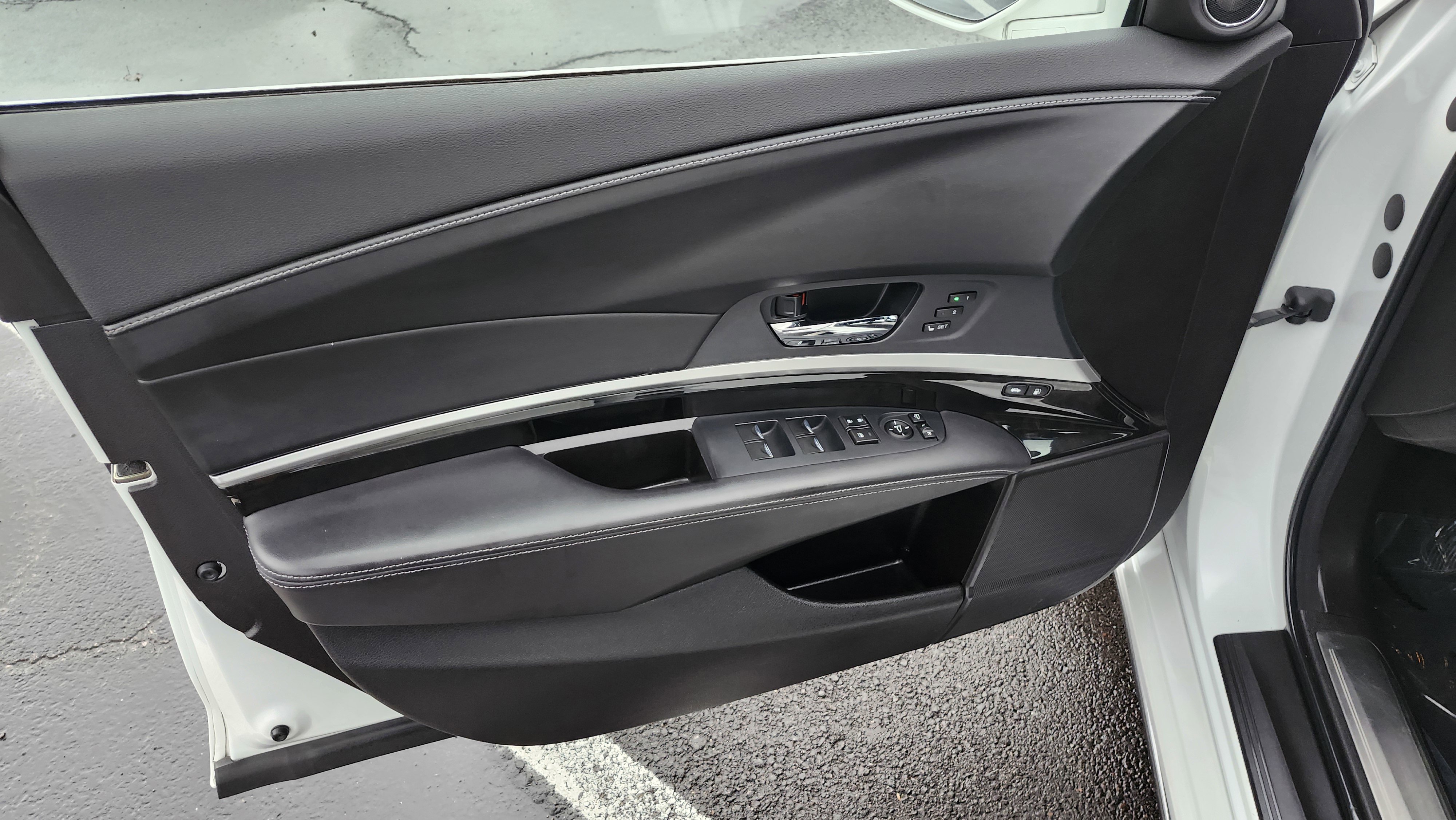 Used 2018 Acura RLX w/ Technology Package image 27