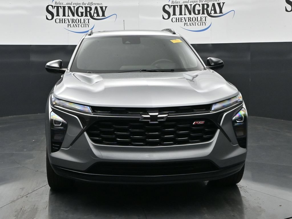 Used 2024 Chevrolet Trax RS w/ Sunroof Package FWD image 2