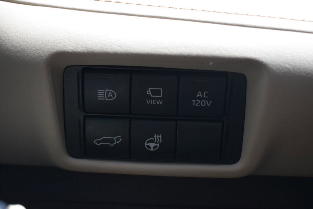 Certified 2024 Toyota Highlander Limited AWD/4WD image 14
