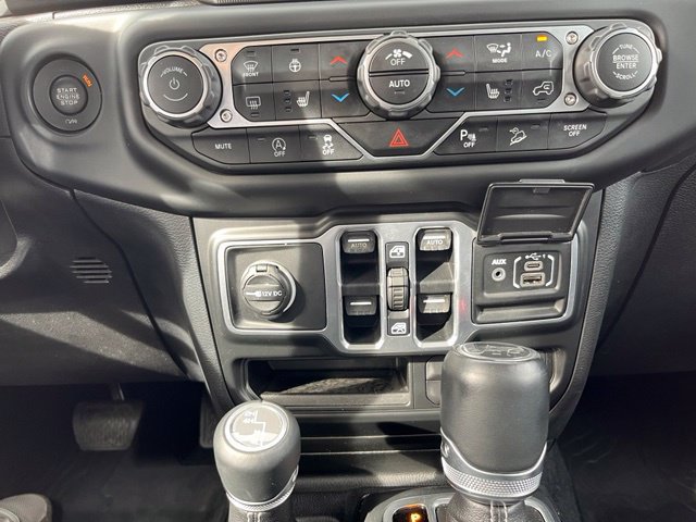 Used 2018 Jeep Wrangler Unlimited Sahara AWD/4WD image 35