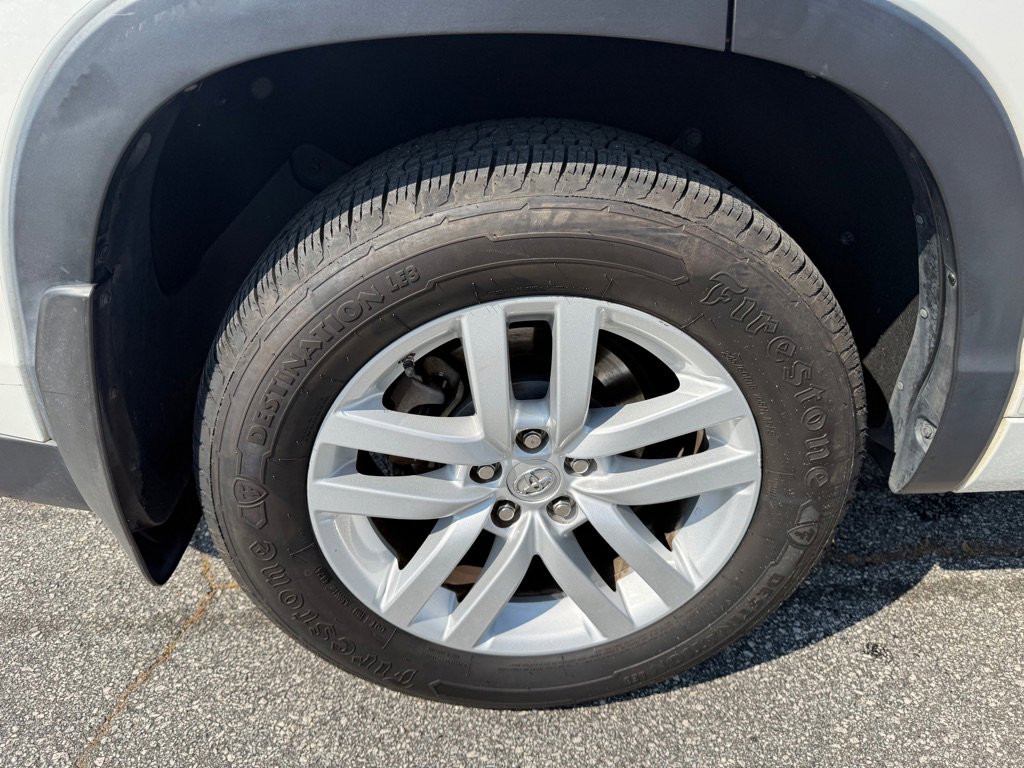 Used 2015 Toyota Highlander LE FWD image 18