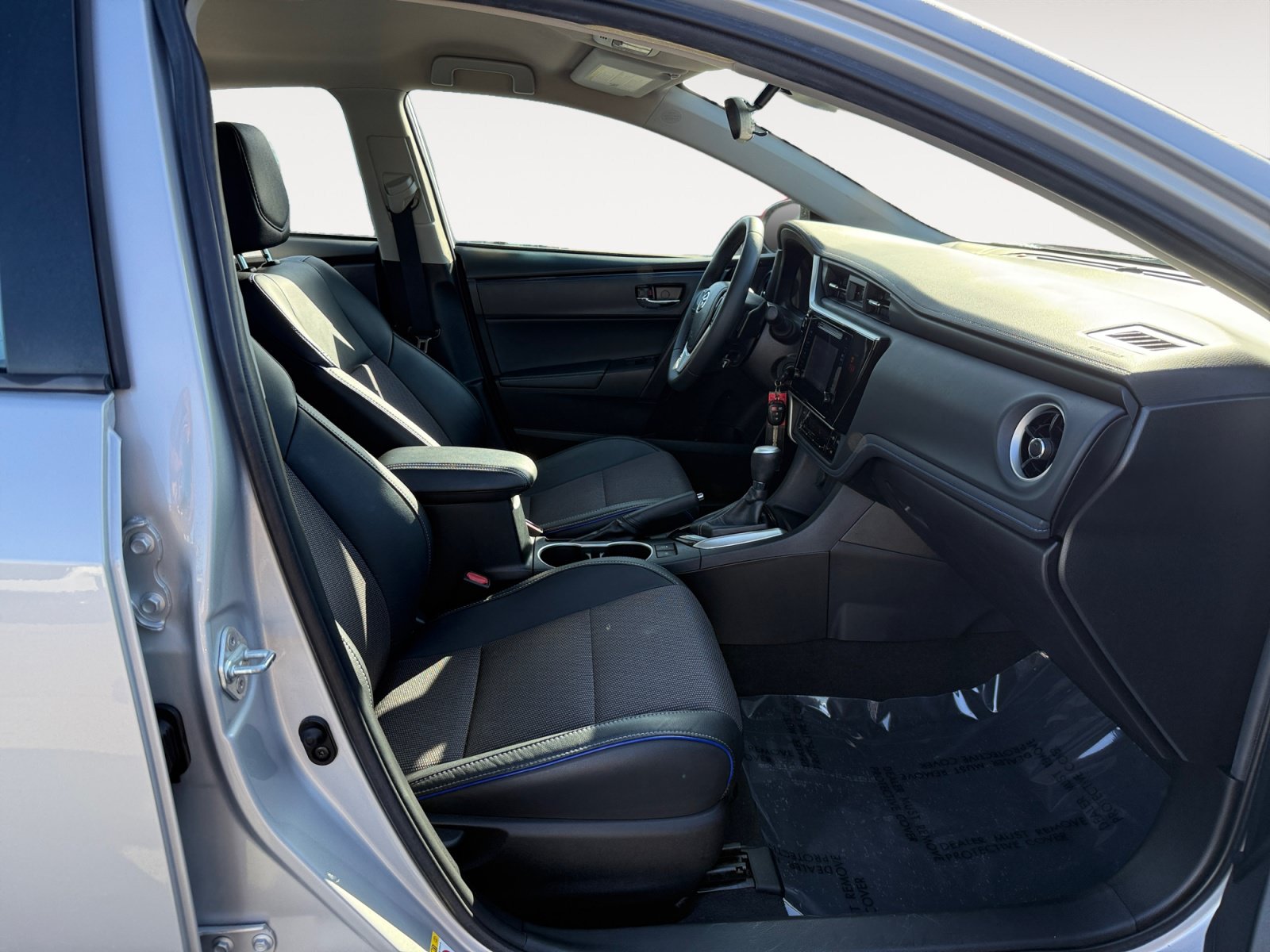 Used 2018 Toyota Corolla SE w/ Carpet Mat Package (TMS) FWD image 19