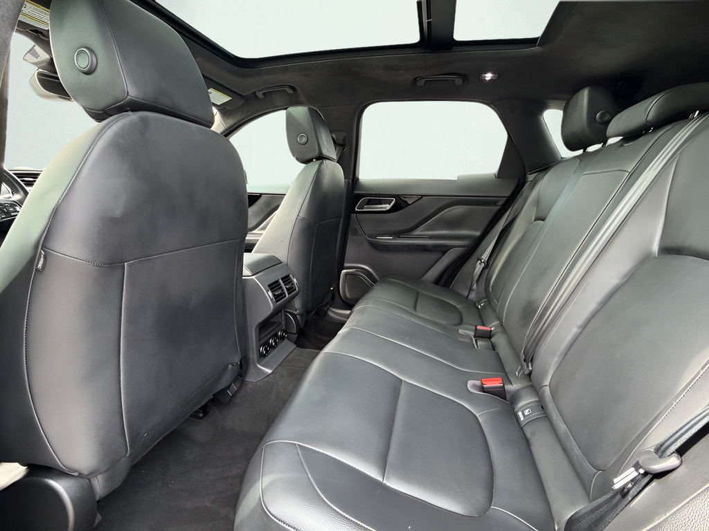 Used 2020 Jaguar F-PACE Premium AWD/4WD image 18