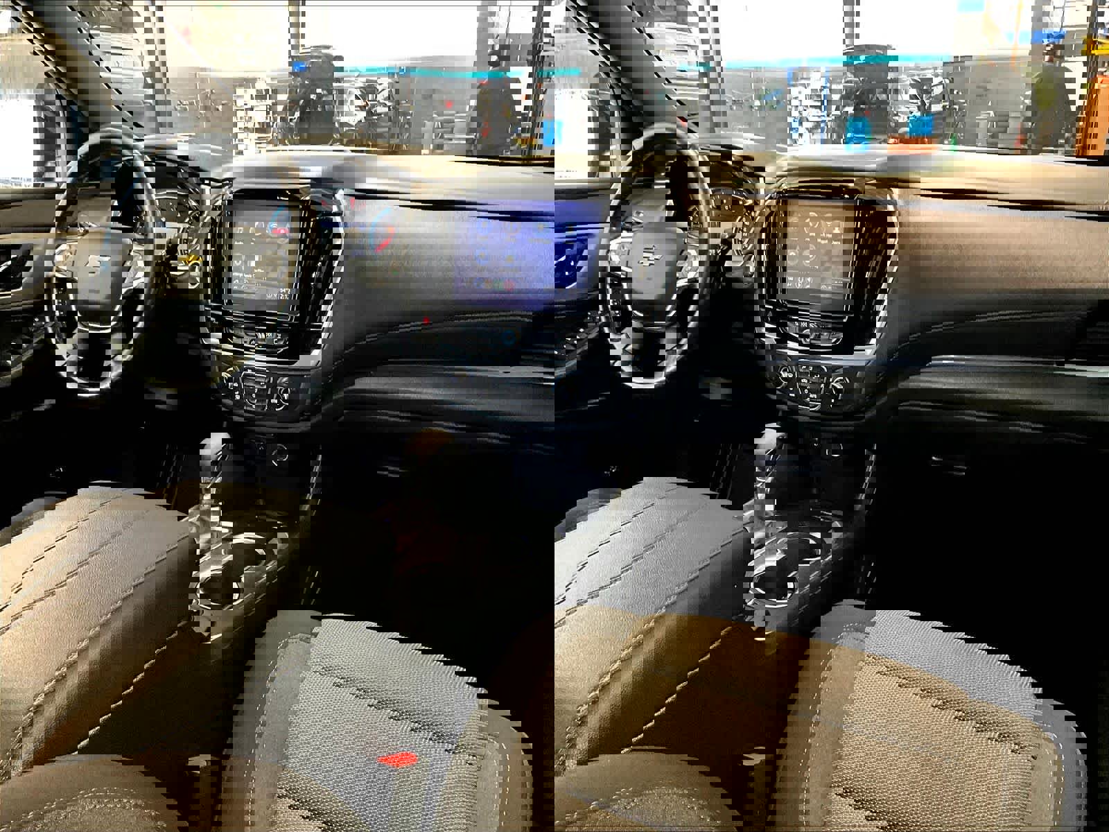 Used 2022 Chevrolet Traverse LT image 14