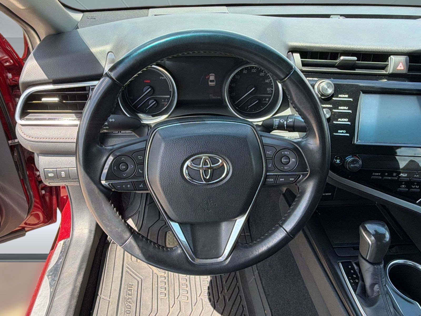 Used 2018 Toyota Camry XLE FWD image 4