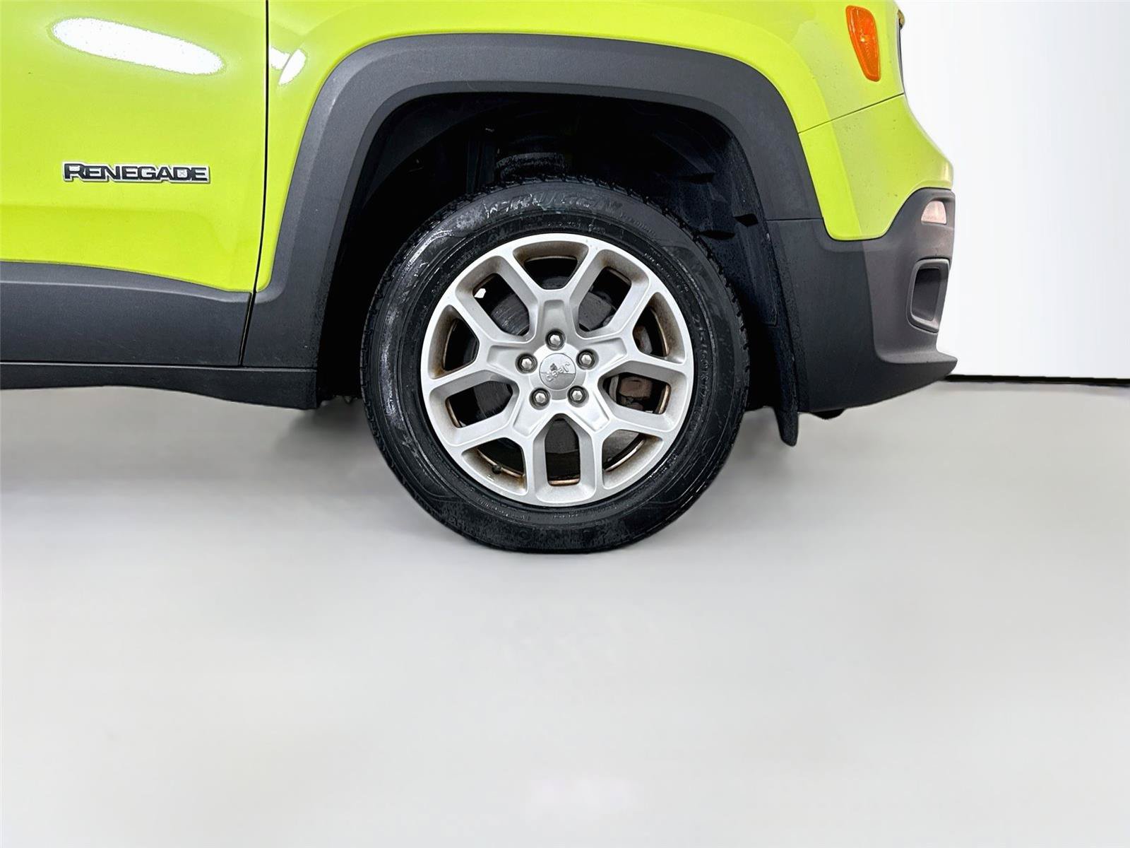 Used 2017 Jeep Renegade Latitude w/ Cold Weather Group AWD/4WD image 16