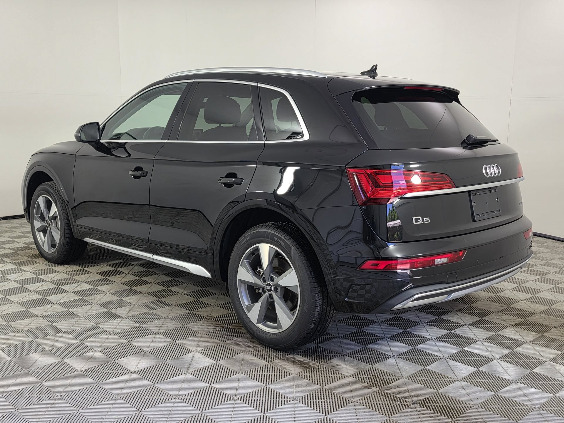 Certified 2024 Audi Q5 Premium AWD/4WD image 5