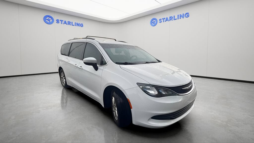 Used 2020 Chrysler Voyager Lxi FWD image 2