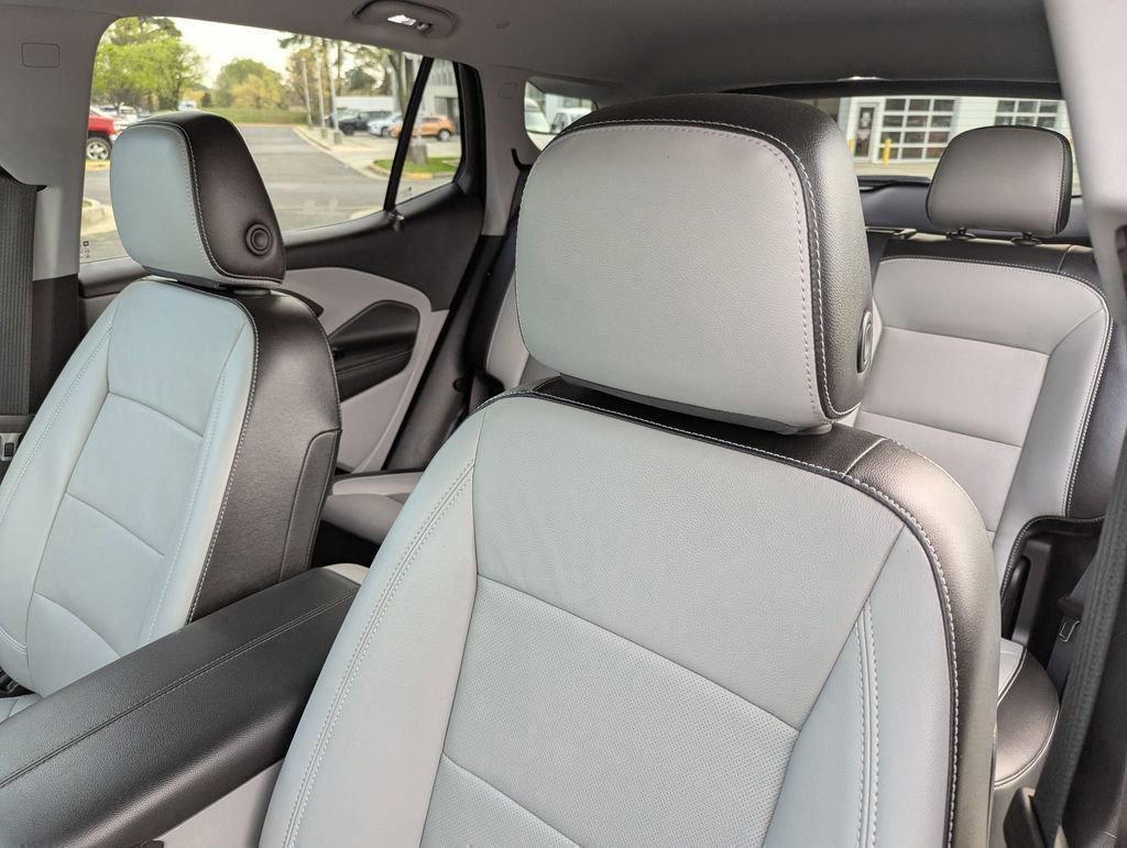 Used 2023 GMC Terrain SLT w/ Infotainment Package II image 14