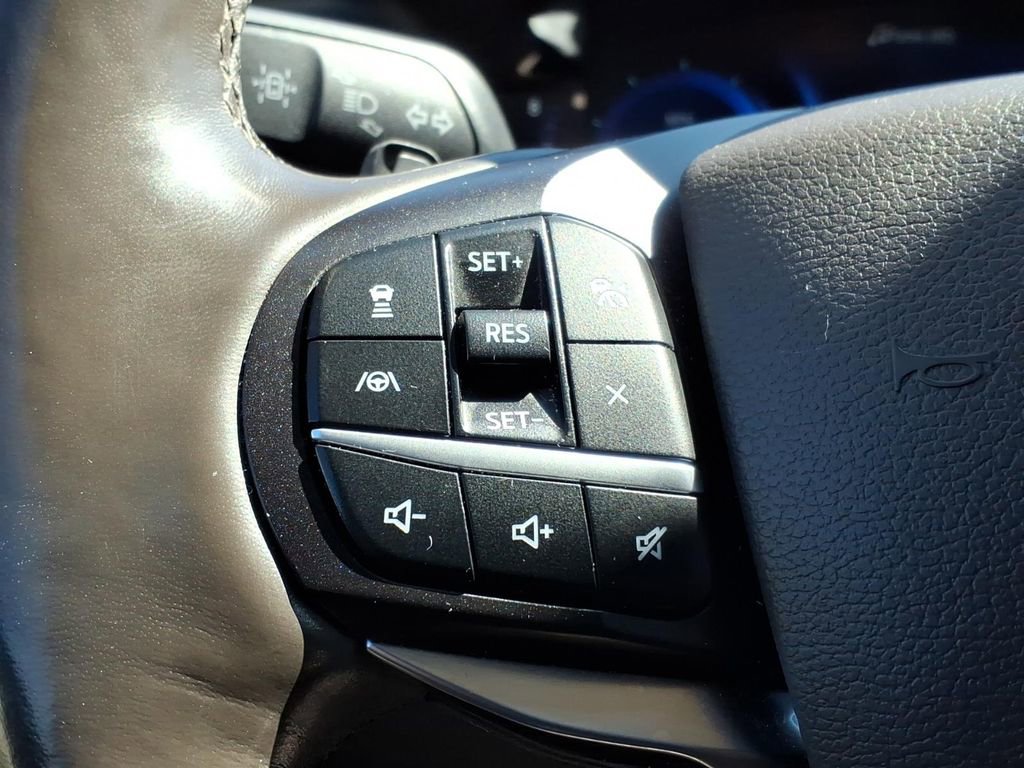 Used 2020 Ford Explorer Platinum w/ Premium Technology Package image 25