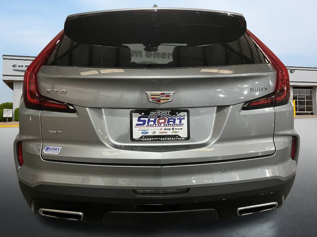 Used 2024 Cadillac XT4 Premium Luxury image 2