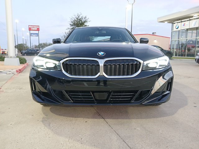 New 2026 BMW 330i Sedan RWD image 2