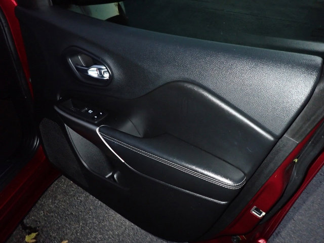 Used 2019 Jeep Cherokee High Altitude image 16