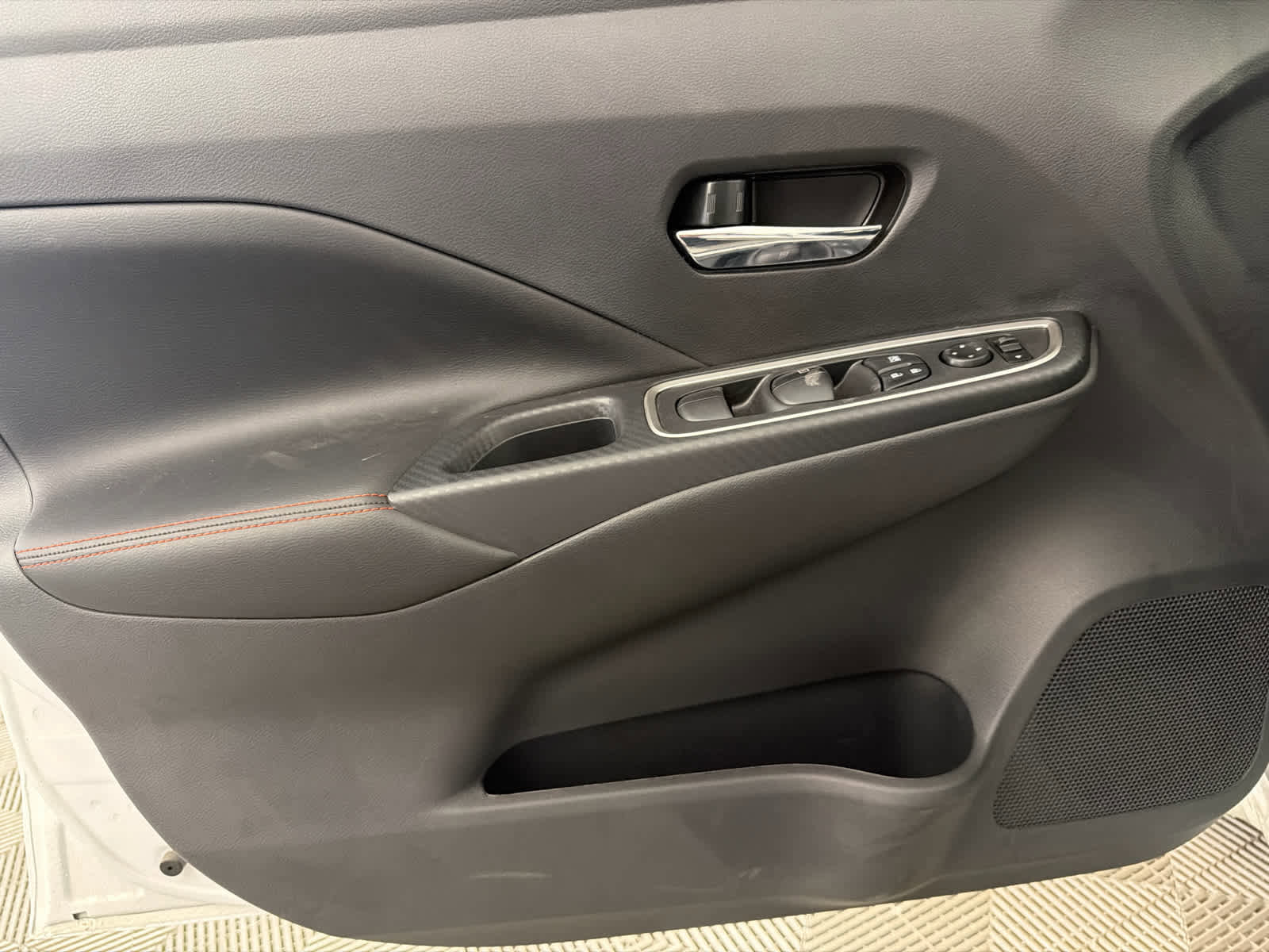 New 2025 Nissan Versa SR w/ Trunk Package image 22