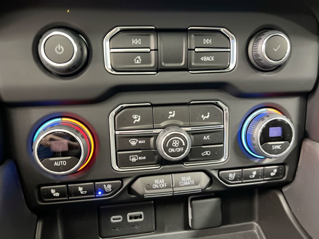 Used 2023 Chevrolet Tahoe Premier AWD/4WD image 16