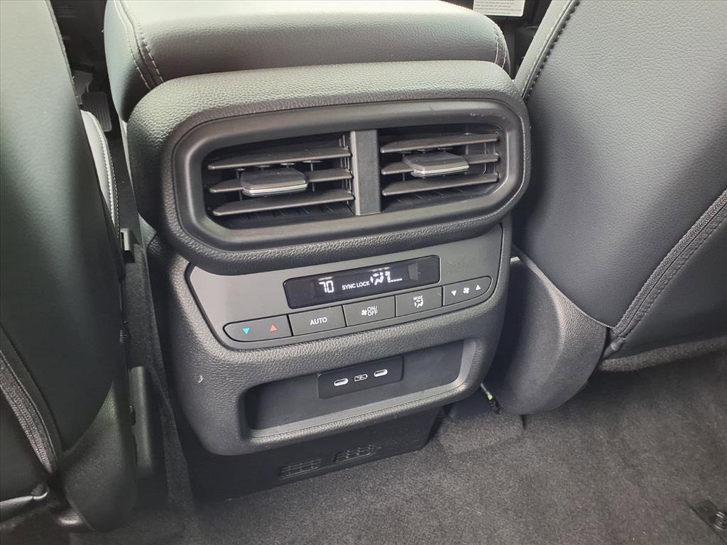 Used 2025 Honda Pilot Touring image 15