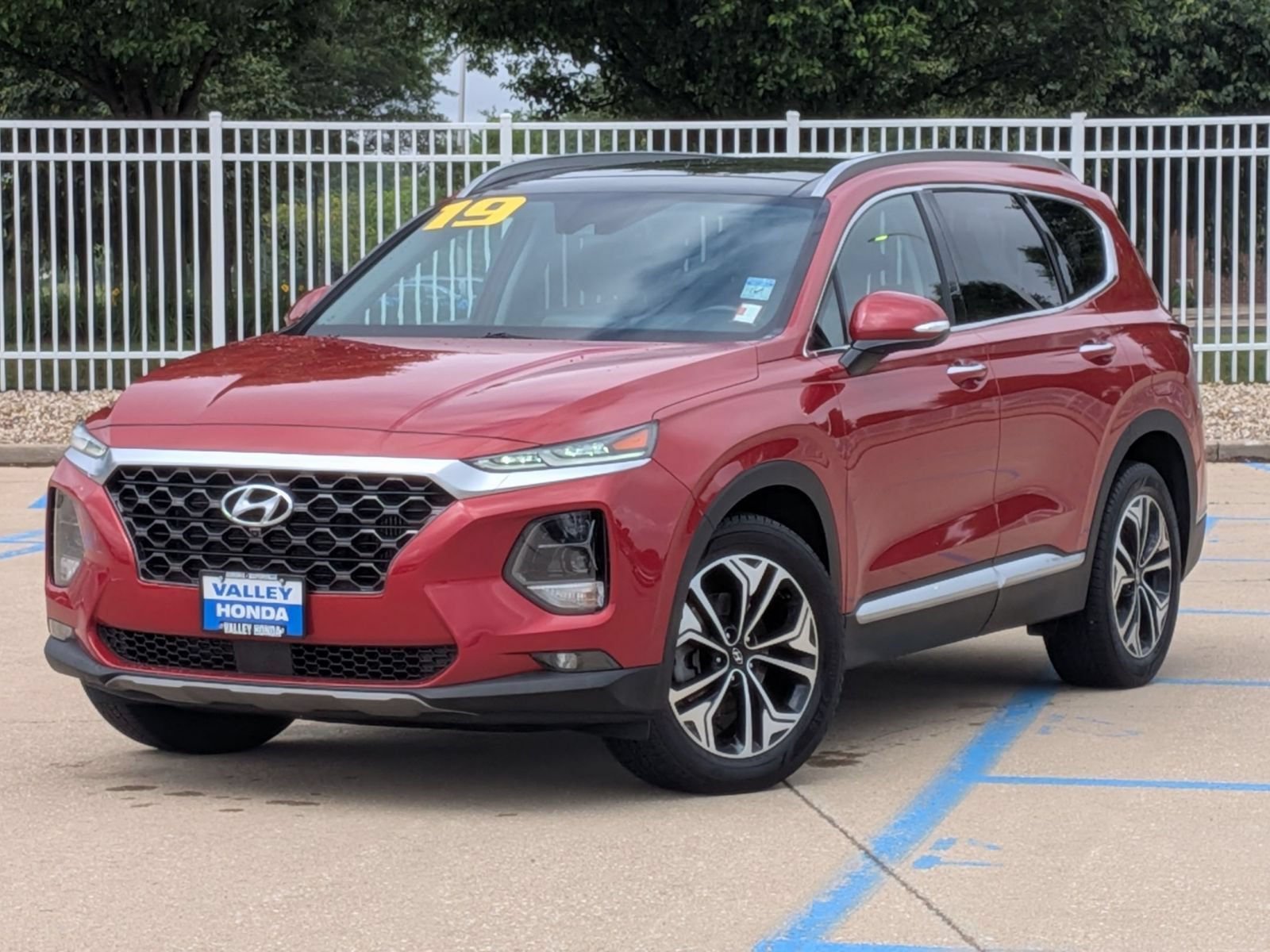 Used 2019 Hyundai Santa Fe AWD image 2