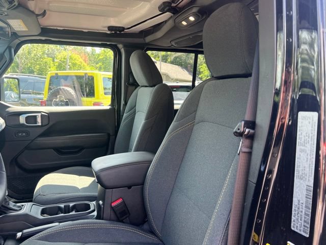 Used 2025 Jeep Wrangler Unlimited Sahara AWD/4WD image 3