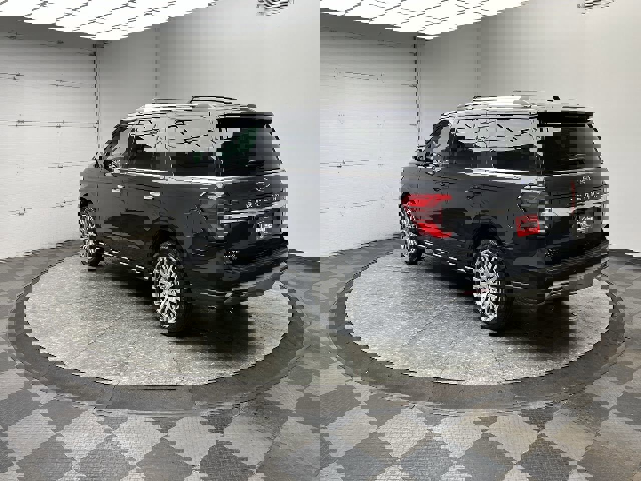 Certified 2024 Ford Expedition Limited image 2