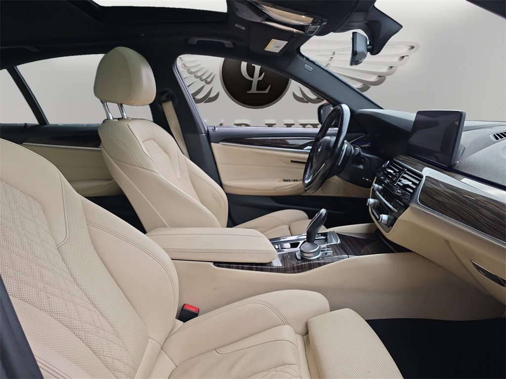 Used 2021 BMW 530i xDrive w/ Convenience Package image 15