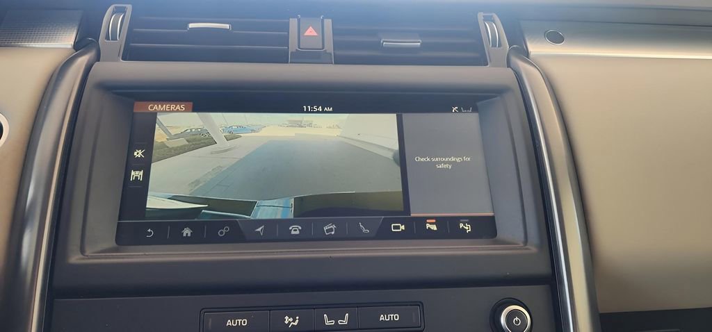 Used 2020 Land Rover Discovery Landmark image 37