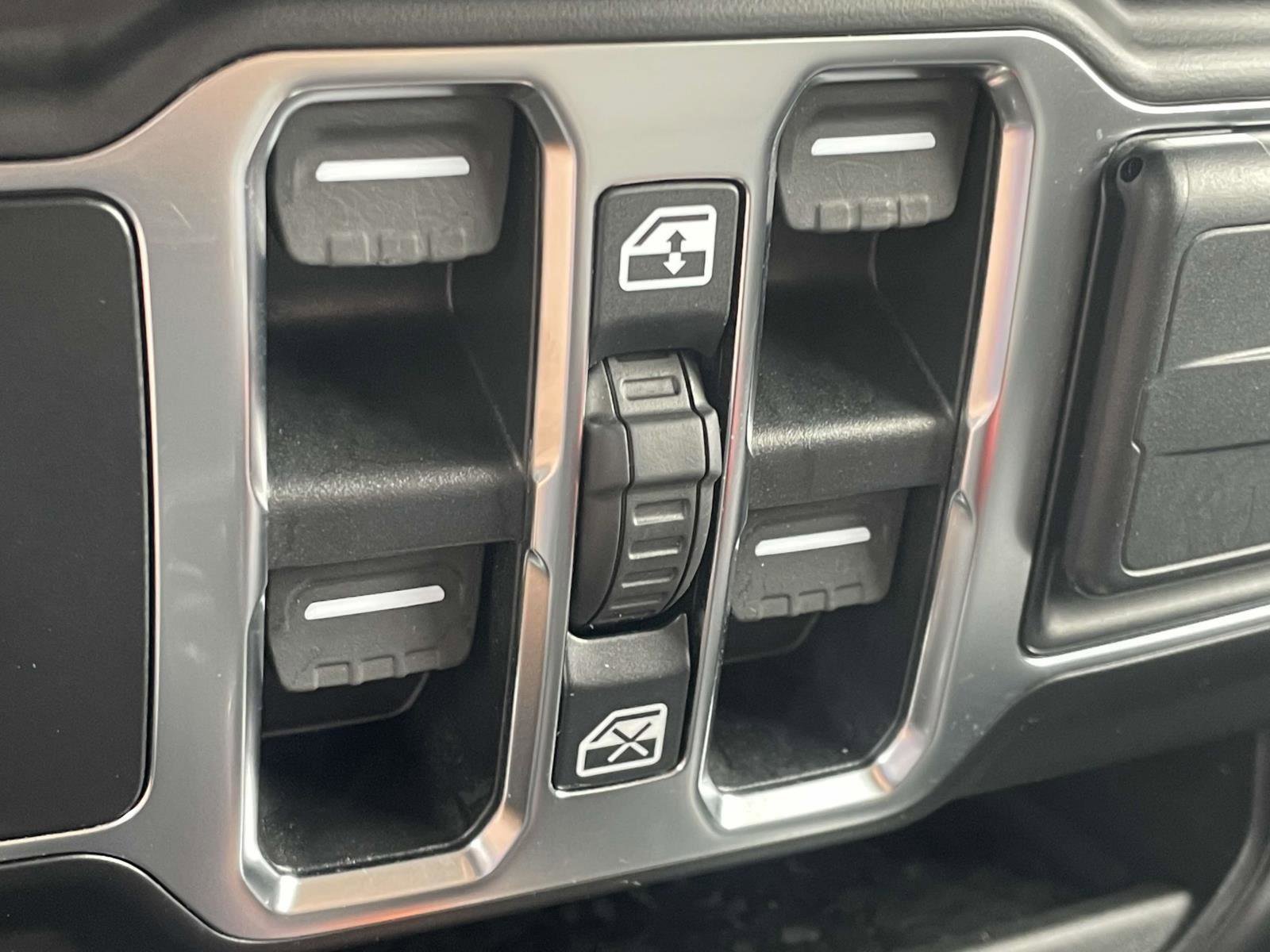 Used 2021 Jeep Wrangler Unlimited Sahara w/ Cold Weather Group image 6