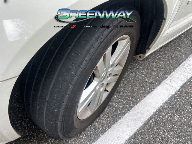 Used 2011 Dodge Grand Caravan Crew w/ Entertainment Group 1 FWD image 2