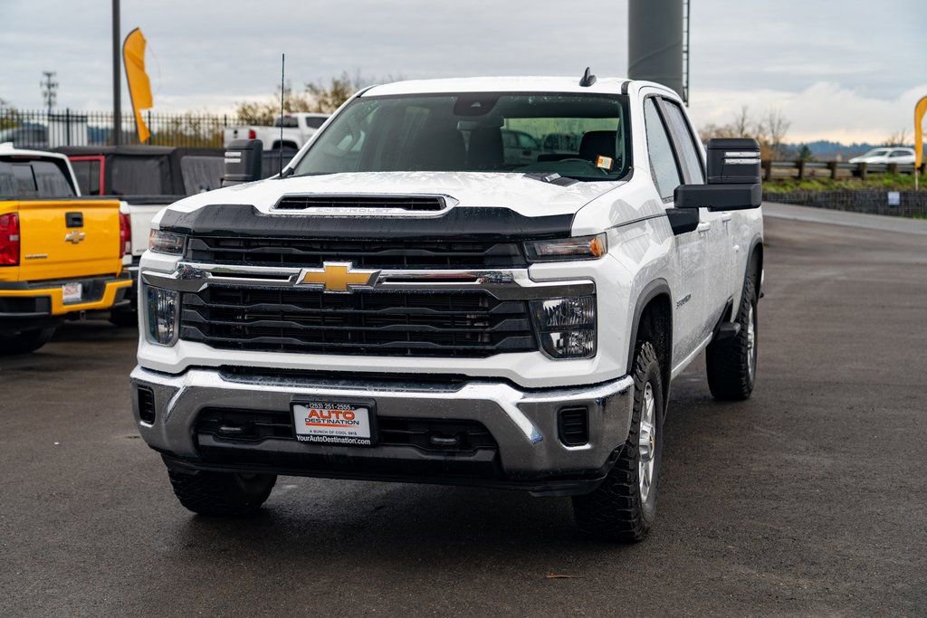 Used 2024 Chevrolet Silverado 3500 LT image 4