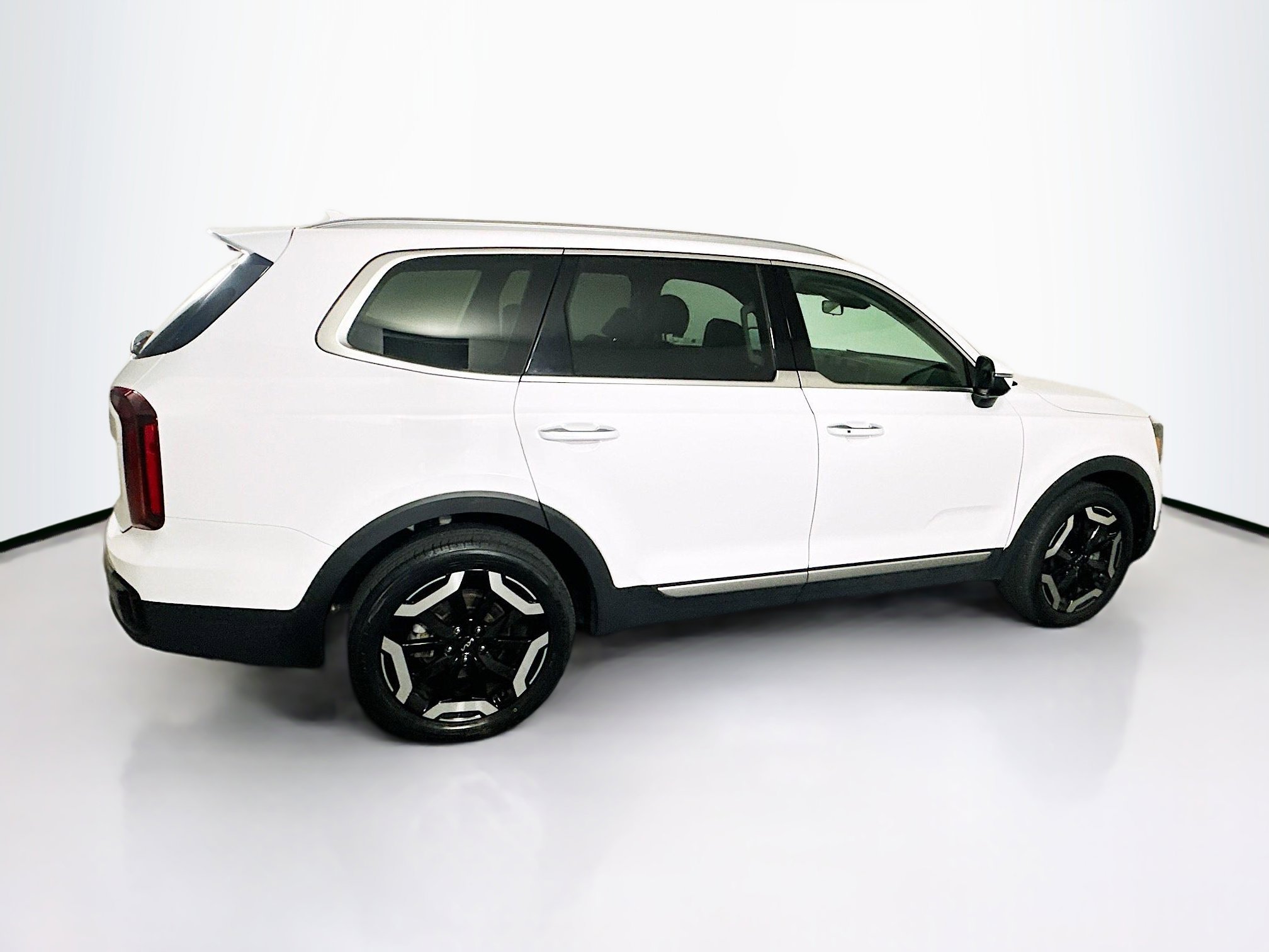 Used 2025 Kia Telluride S FWD image 10