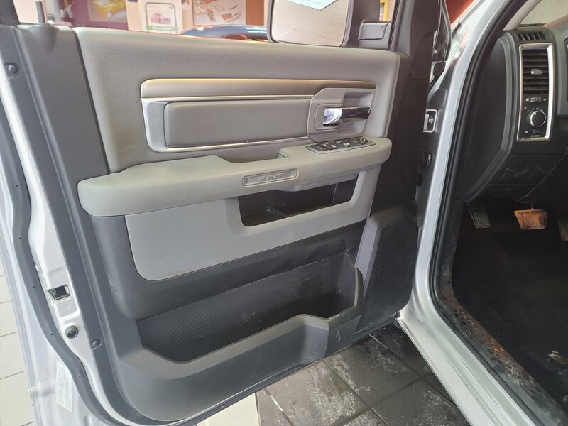 Used 2016 RAM 1500 Classic SLT w/ SLT Plus D←cor Group AWD/4WD image 8