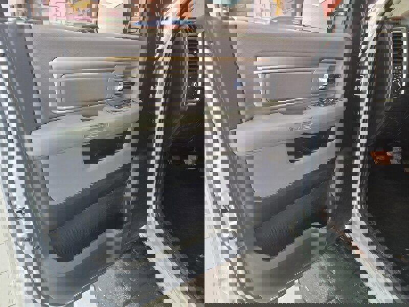 Used 2016 RAM 1500 Classic SLT w/ SLT Plus D￩cor Group image 8