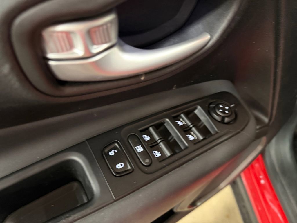 Used 2023 Jeep Renegade Latitude AWD/4WD image 27