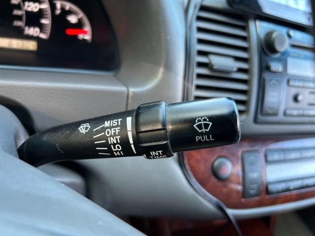 Used 2005 Toyota Camry XLE w/ VSC & Side Airbag Pkg FWD image 19