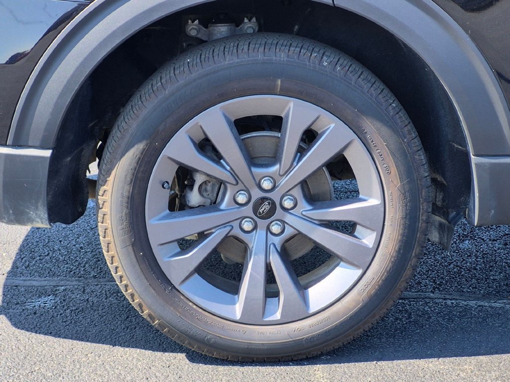 Used 2024 Ford Explorer XLT w/ Equipment Group 202A AWD/4WD image 29