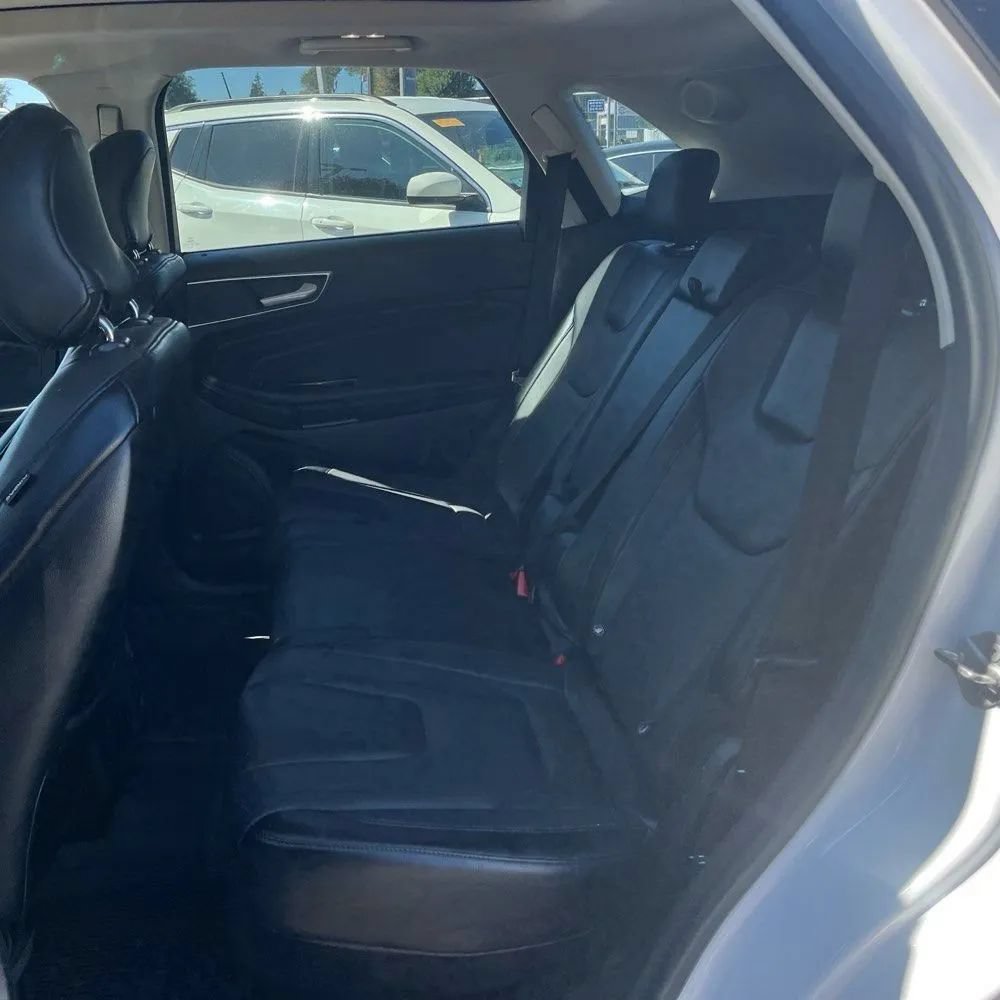 Used 2018 Ford Edge Titanium w/ Equipment Group 301A AWD/4WD image 19