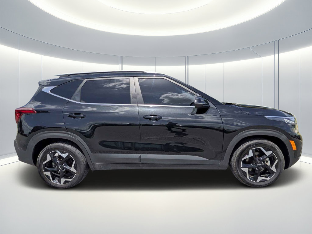 Used 2024 Kia Seltos EX FWD image 3