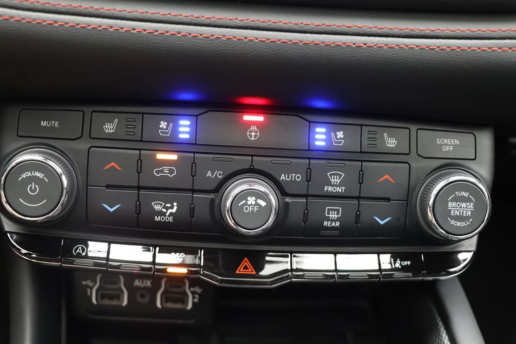 Used 2025 Dodge Durango GT AWD/4WD image 25